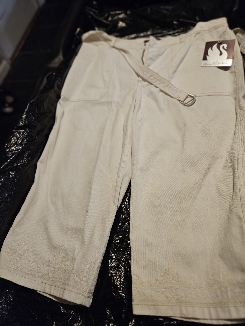 Anna Vanos...ilio Embroidered Cargo Bermuda Shorts Cream Size 18